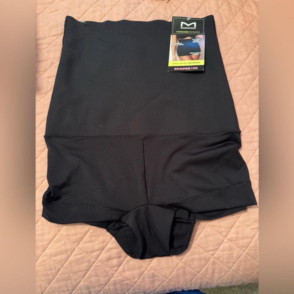 Maidenform Black Shapewear with Sleek Design